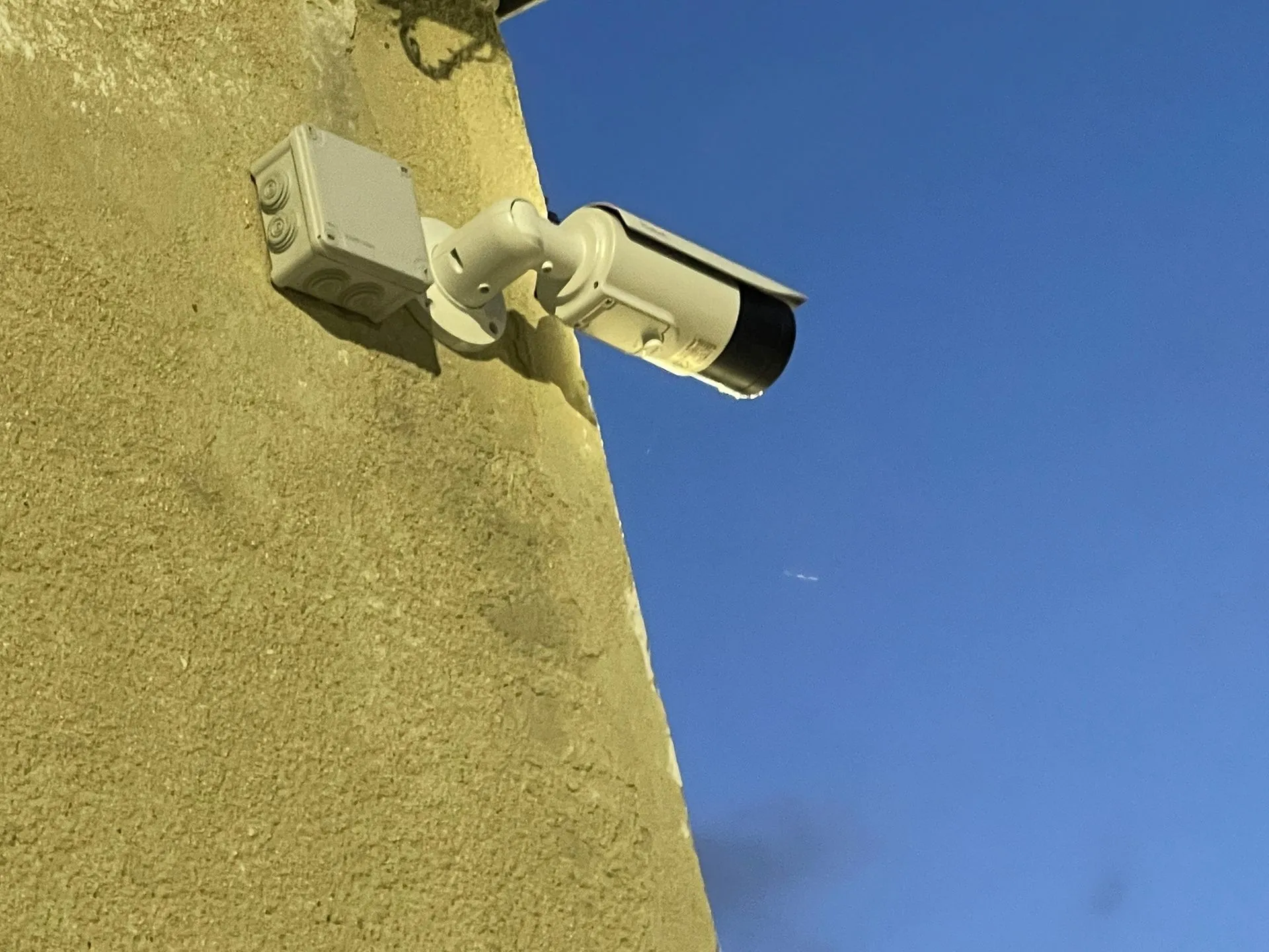 Caméra de surveillance extérieure du centre BOX 137